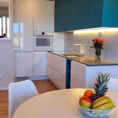 Beautiful View With Garage Space マリ・ロシニュ