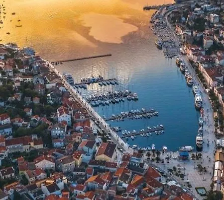 Beautiful View With Garage Space