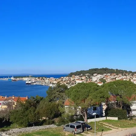 Beautiful View With Garage Space *