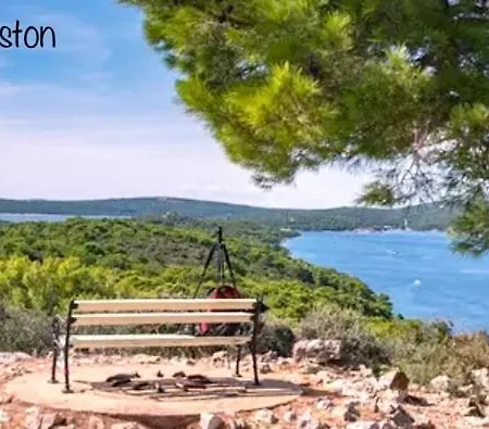 Beautiful View With Garage Space Apartment Mali Losinj