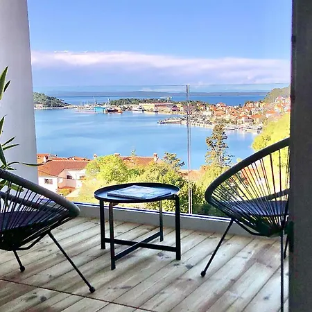 Beautiful View With Garage Space Mali Losinj