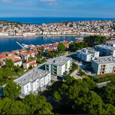 Beautiful View With Garage Space Mali Losinj