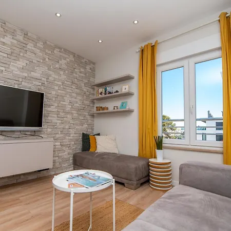Beautiful View With Garage Space Apartament *