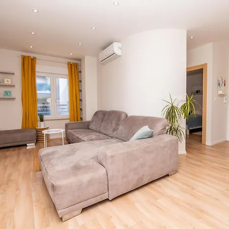 Beautiful View With Garage Space Apartament *