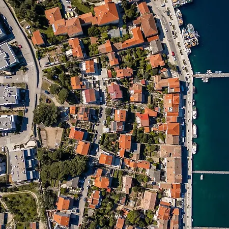 Beautiful View With Garage Space *