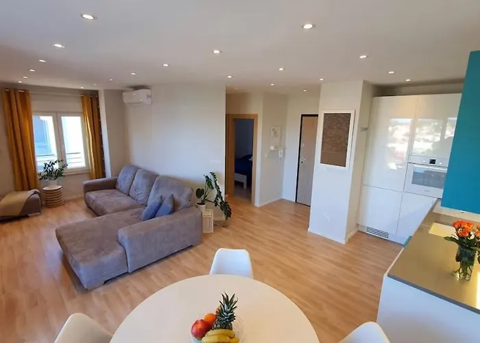 Апартаменты Beautiful View With Garage Space Мали-Лошинь