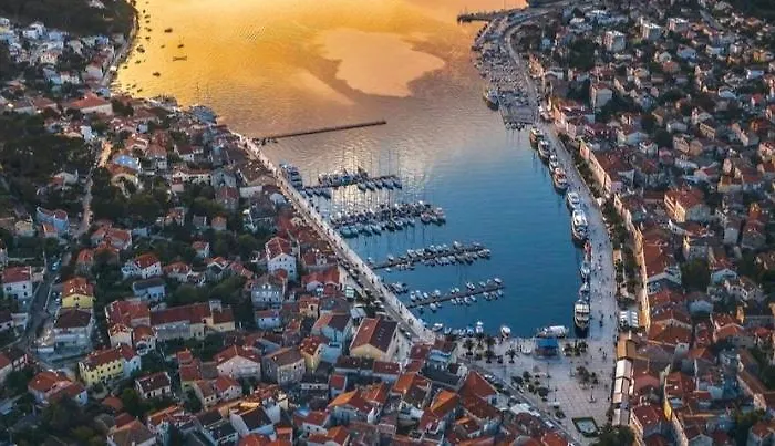 Beautiful View With Garage Space