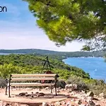 Beautiful View With Garage Space Apartmán Mali Lošinj