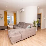 Beautiful View With Garage Space Apartmán *