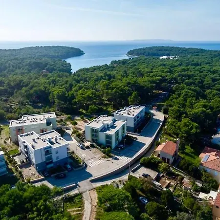 Beautiful View With Garage Space *